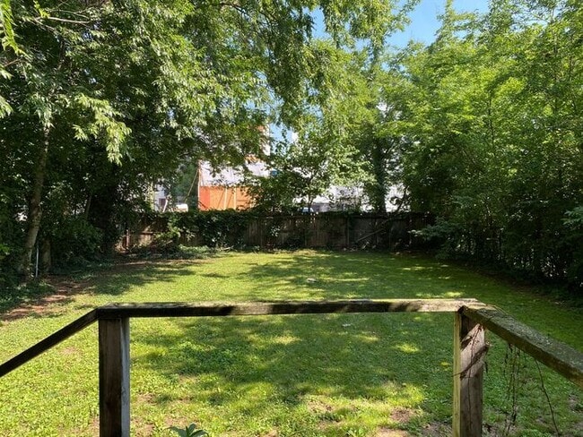 Building Photo - Lovely 2 Bed Duplex by Fisk - 5 Min From Downtown