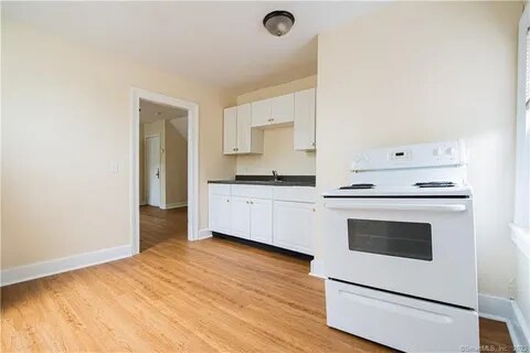 Building Photo - 164 Cedar Hill Ave
