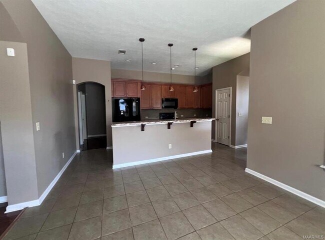 Building Photo - 701 Stoneybrooke Way