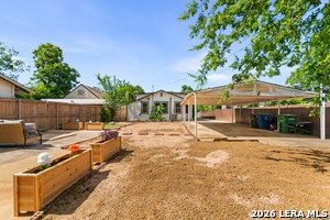 Building Photo - 1822 W Magnolia Ave