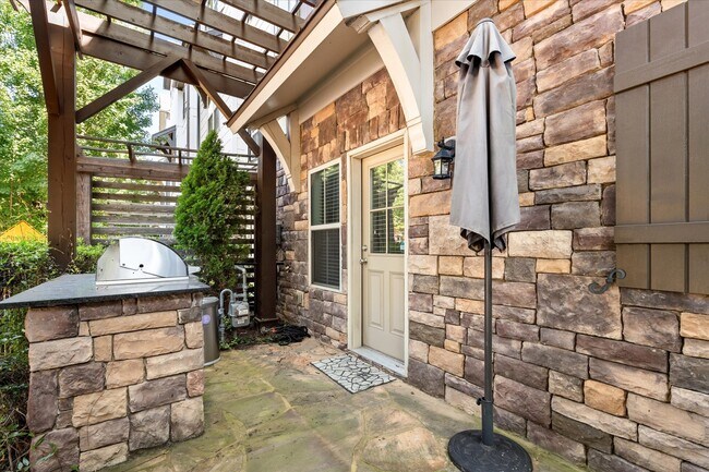 Building Photo - 1024 Moorewood Ln S E