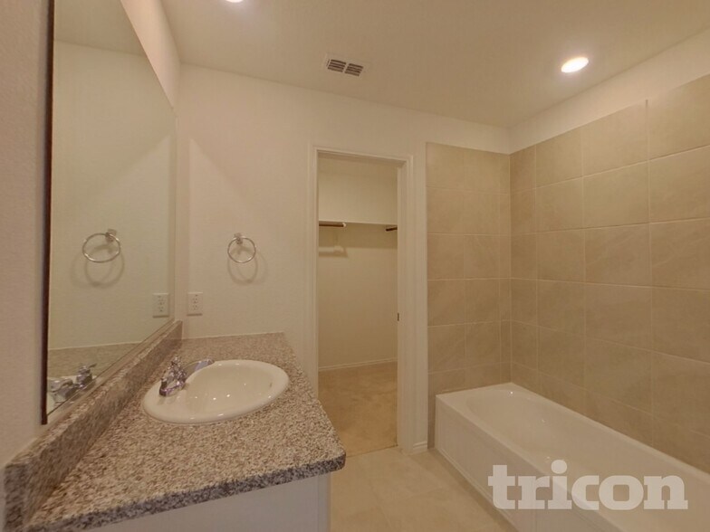 Building Photo - 3329 Turkey Trot Ln