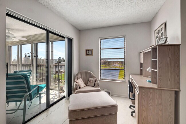 Building Photo - 6866 Huntington Ln