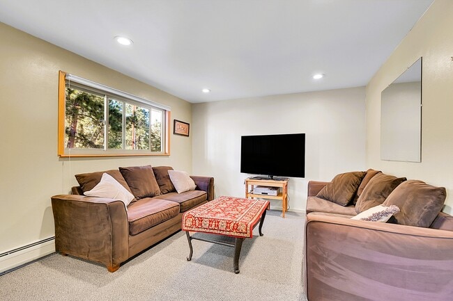 Building Photo - 27927 Circle Dr