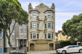 Building Photo - Cole Valley: Bright Top Floor Unfurnished 1 Bed 1 Bath with Garage Parking