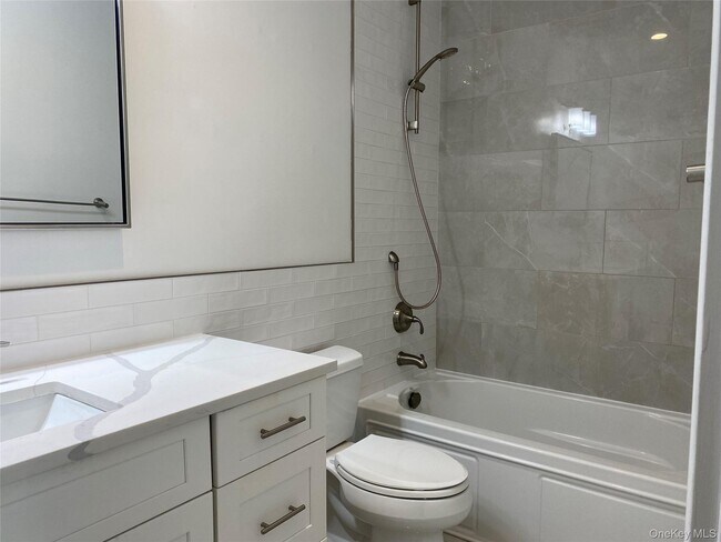 Building Photo - 840 Montauk Hwy