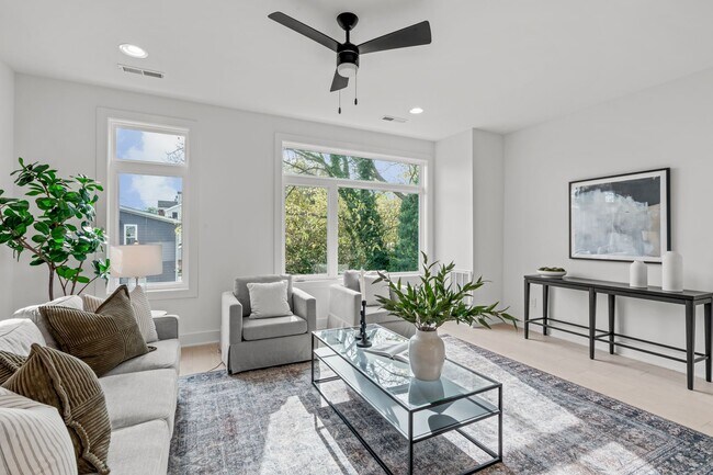 Building Photo - **OFFERING 50% OFF FIRST MONTH'S RENT, WAI...