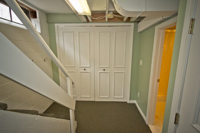 Building Photo - 1433 Henrietta St