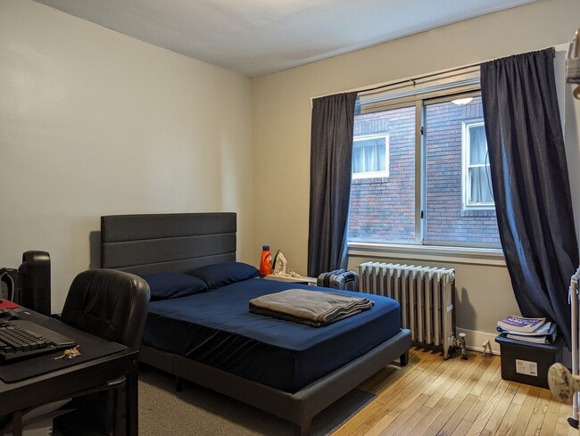 Building Photo - 3408 Iowa St