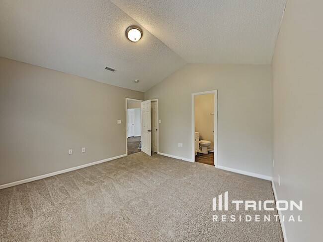 Building Photo - 6530 Lynmont Dr
