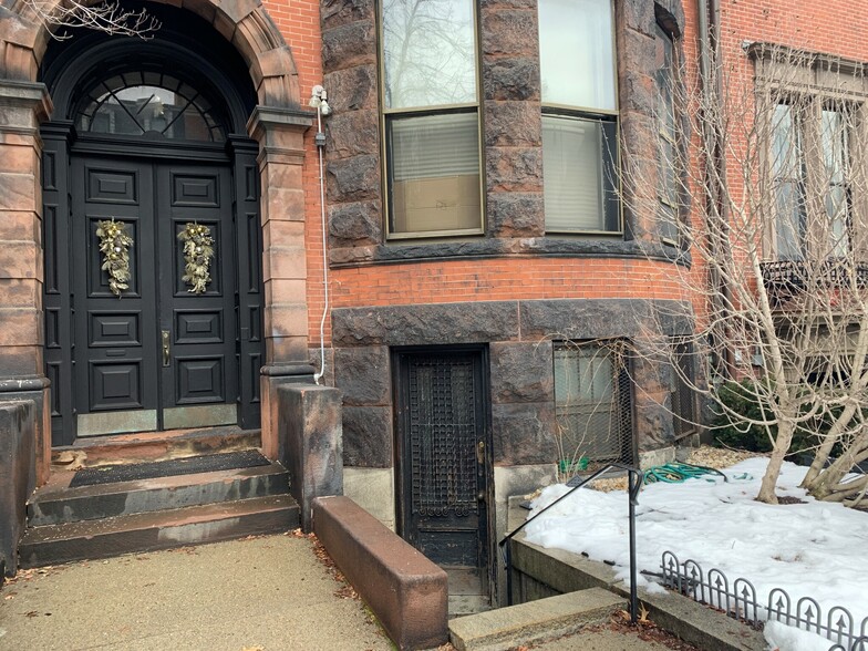Building Photo - 406 Beacon St