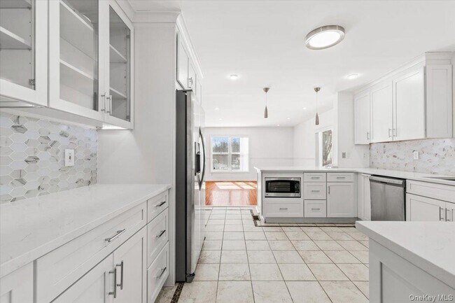 Building Photo - 44 Greenvale Cir