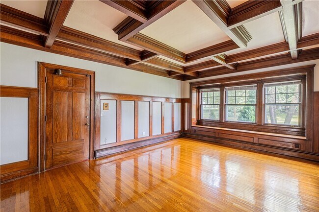 Building Photo - 1340 East Ave