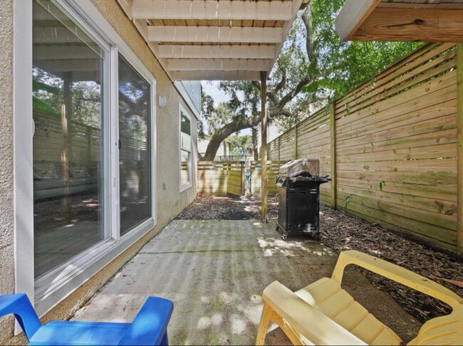 Building Photo - 208 A St