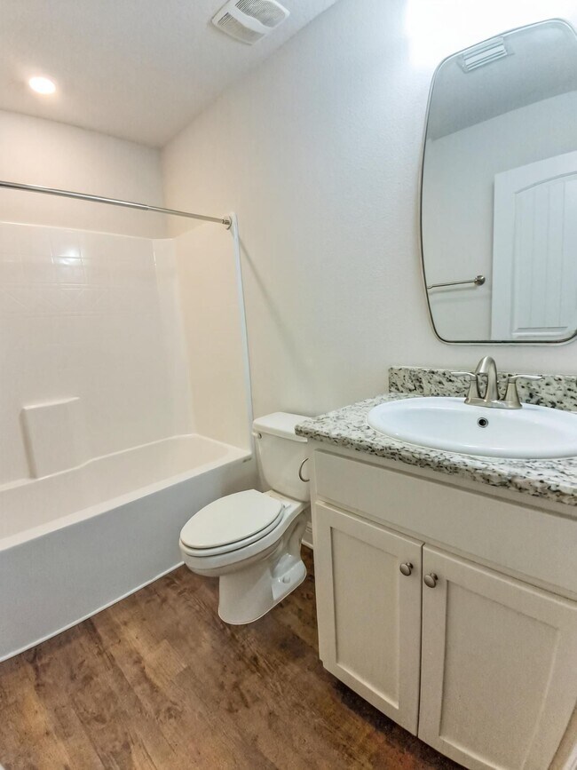 Building Photo - 5783 Dogwood Dr E