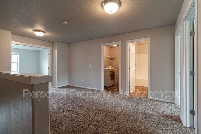 Building Photo - 1413 NE 83rd Dr