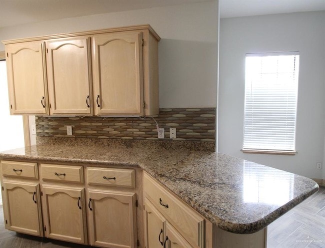 Building Photo - 15 Falcon Ave W