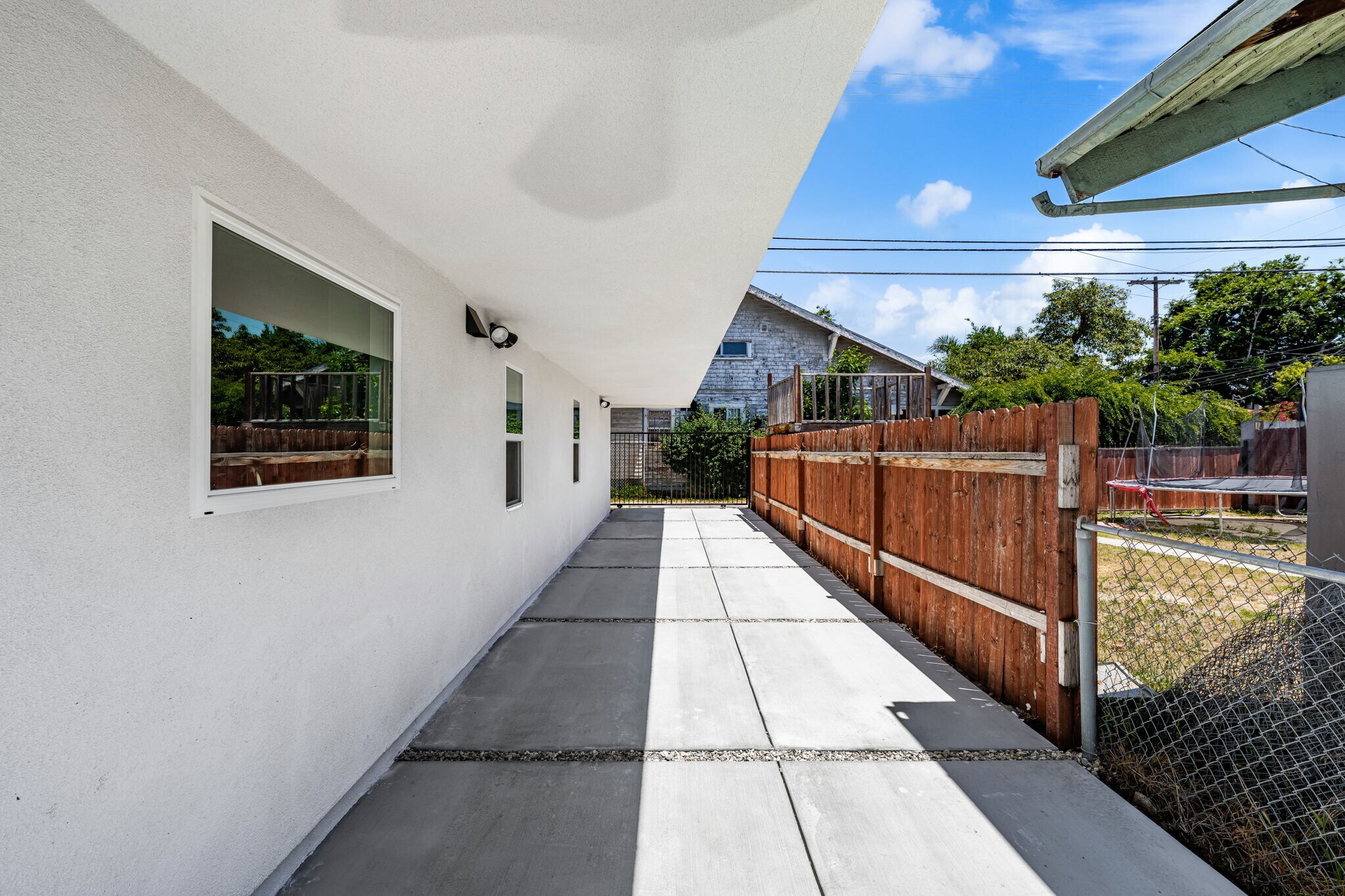 Building Photo - 4700 S Gramercy Pl