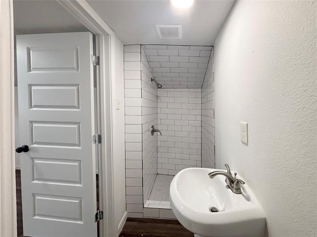 Building Photo - 2104 Madera St