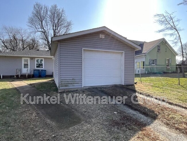 Building Photo - 221 Gilbert St