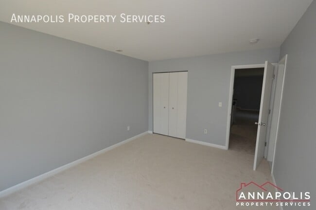 Building Photo - 10 Hearthstone Ct