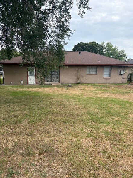 Building Photo - 9218 Laura Koppe Rd