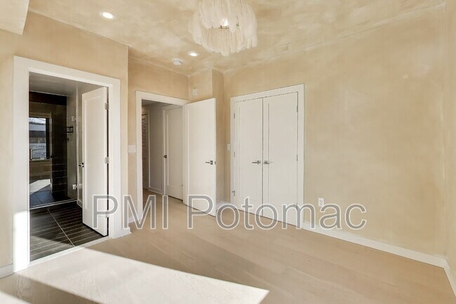 Building Photo - 531 Kennedy St NW