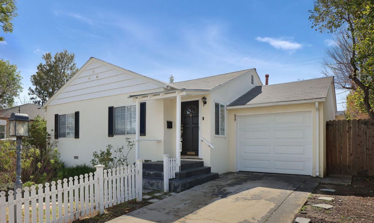 Building Photo - 18020 Collins St