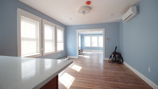 Building Photo - 33 Prentiss St