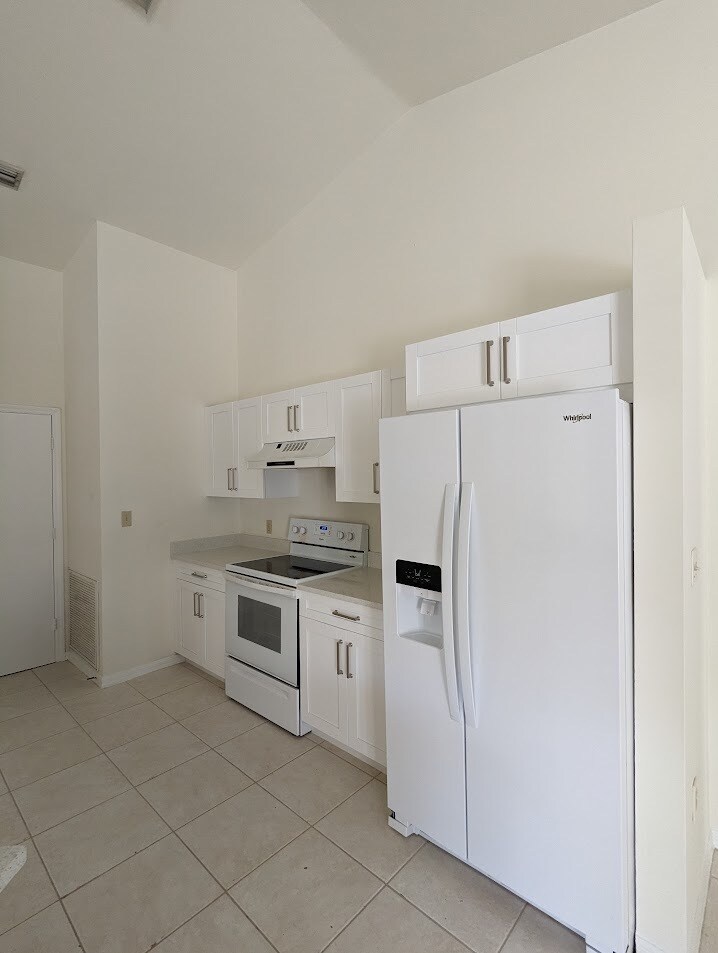 Building Photo - 9961 Boca Ave N