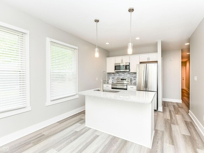 Building Photo - 2645 N College Ave