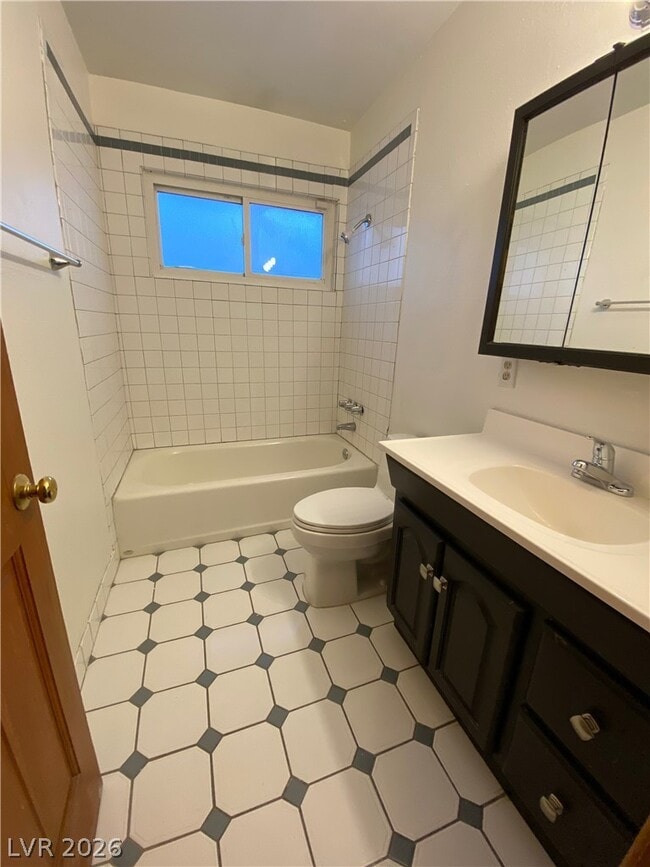 Building Photo - 2901 Burton Ave