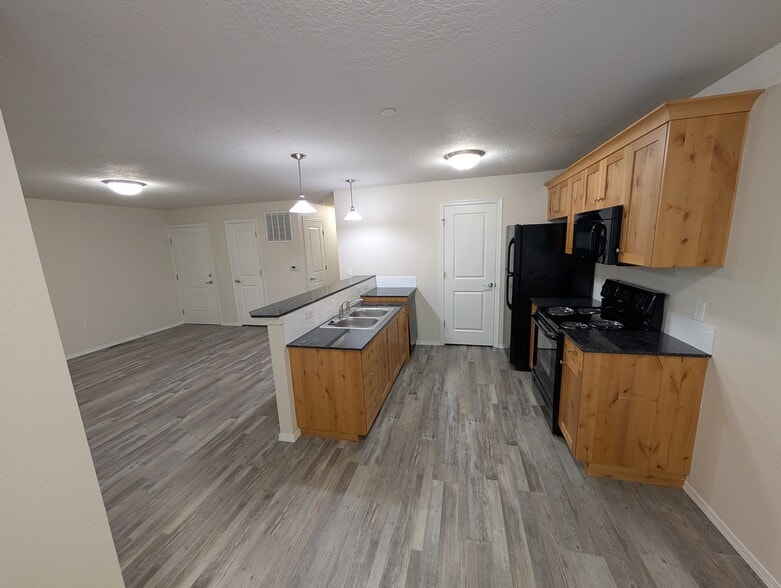 Building Photo - 1360 S Edgewater Cir