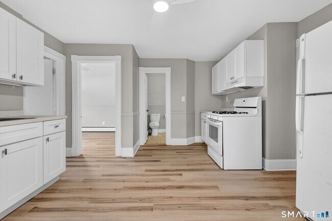 Building Photo - 129-131 Francis Avenue Unit 3rd Floor