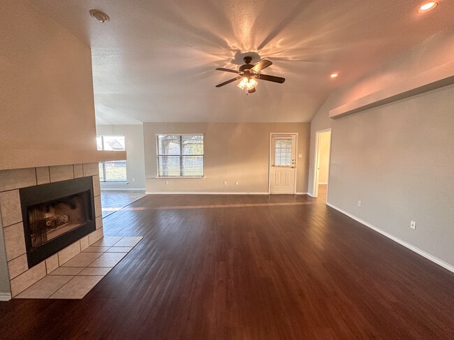 Building Photo - 2701 Littlepine Dr