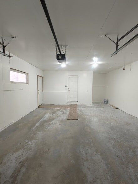 Building Photo - 1309-1309 S Washington St