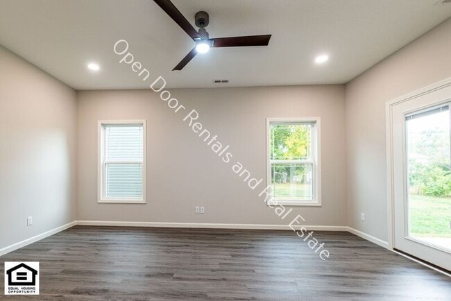 Building Photo - 307 Toledo St