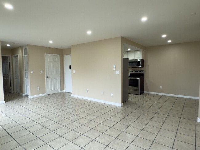 Building Photo - Casa Millar | Spacious Homes for Comfortab...