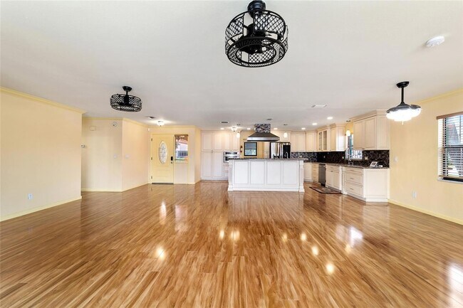 Building Photo - 5330 King's Ct
