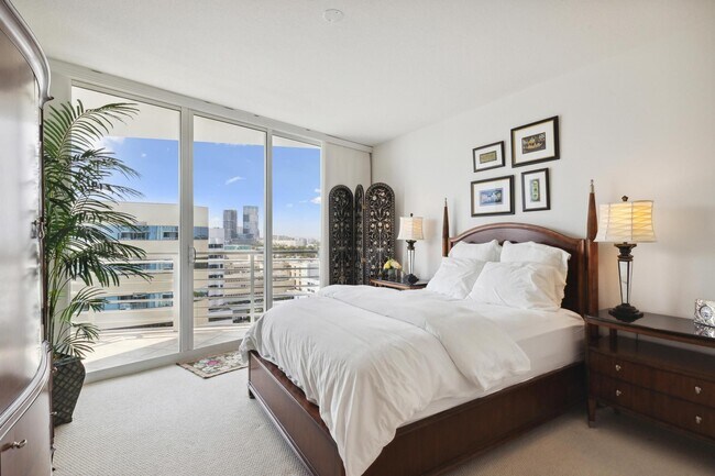 Building Photo - 1551 N Flagler Dr