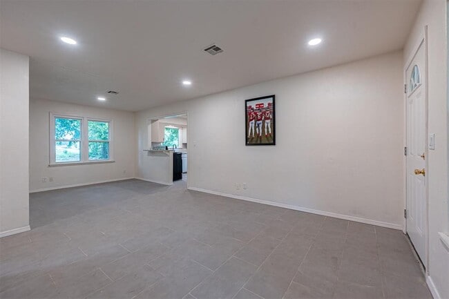 Building Photo - 1512 Bedford Ln