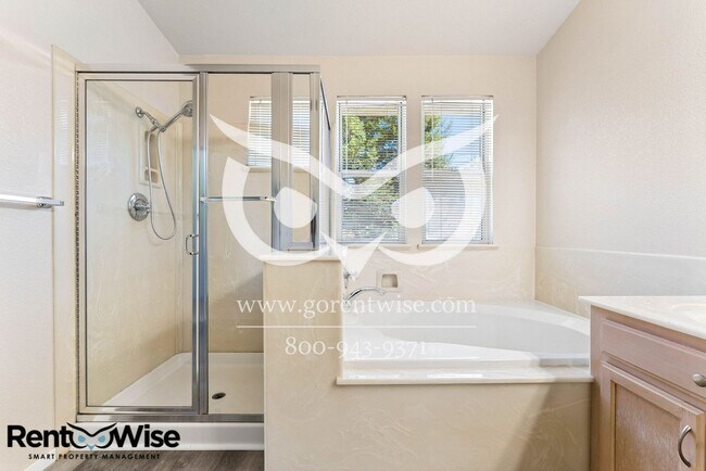 Building Photo - 406 Grenadine Way