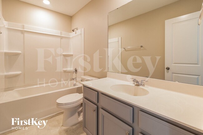 Building Photo - 772 Redbud Ln