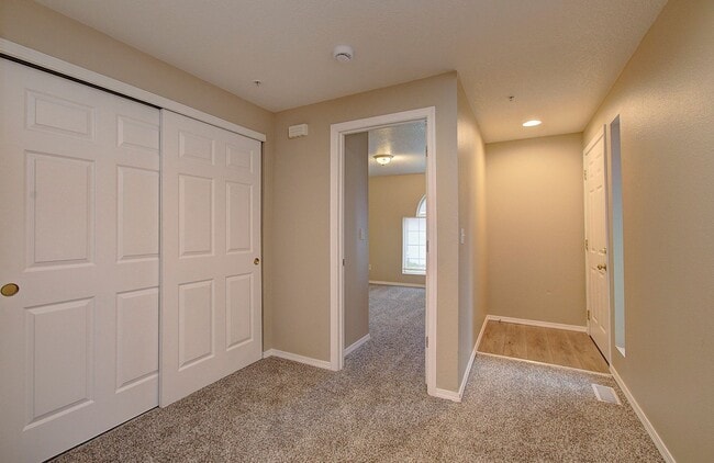 Building Photo - WOODLAND 3 BEDROOM, 3 BATH BEAUTY!