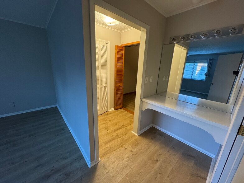Building Photo - 7360 Trailside Dr