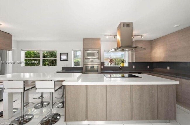 Building Photo - 1025 Belle Meade Island Dr