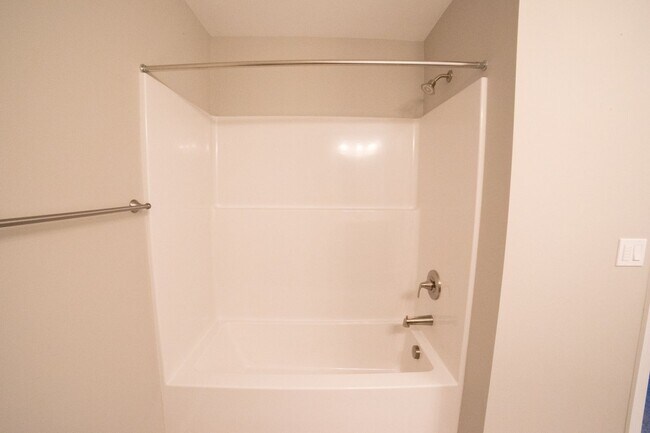 Building Photo - ALFOJ03