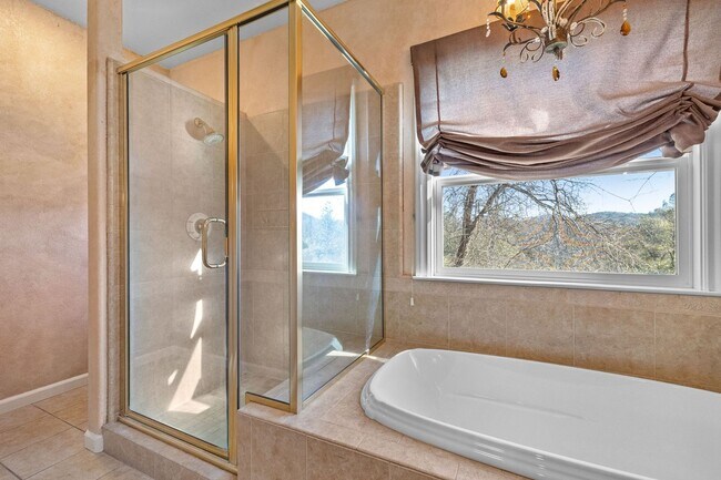 Building Photo - Amazing Apple Valley Home