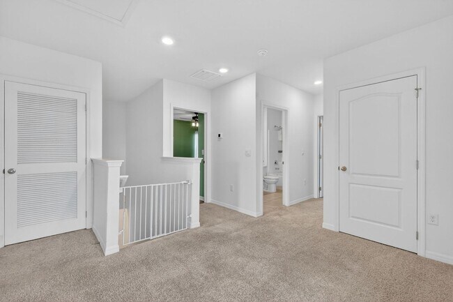 Building Photo - Available Now! 4BR Home in Avalon Park with Fenced Yard & Resort-Style Amenities