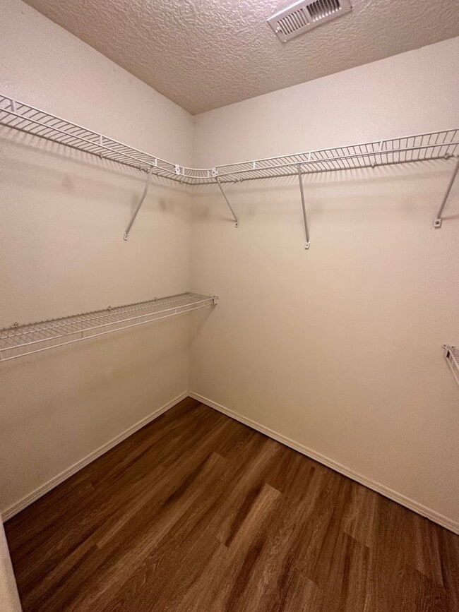 Building Photo - 4 bed 2 bath home in Huning Ranch